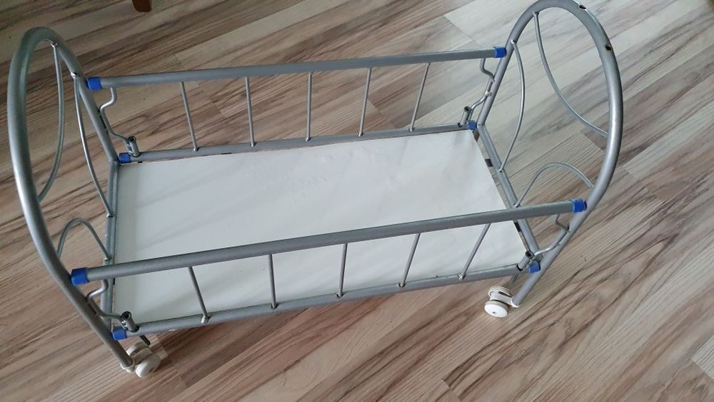 Кроватка для кукол