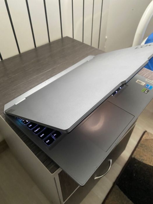 ноутбук Lenovo LOQ