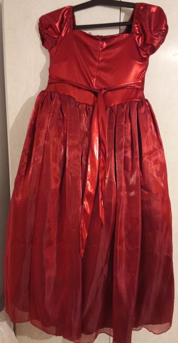 платья нарядные длинные