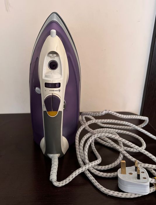 Напълно функционална парна ютия