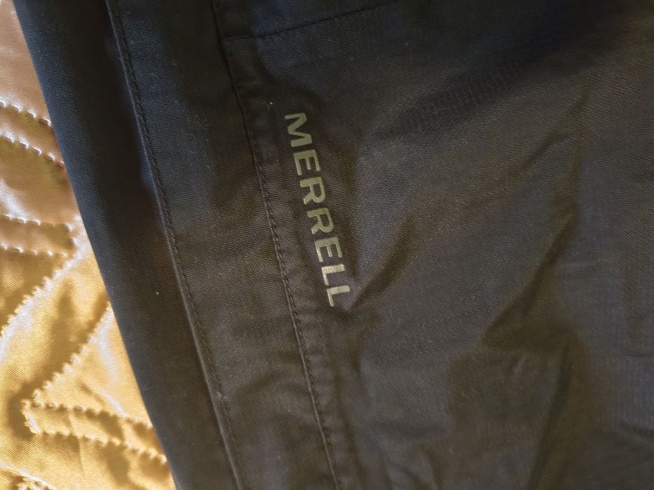 Продавам туристически панталон  MERRELL