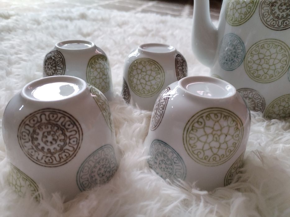 Set ceainic ceramic cu patru ceșcuțe