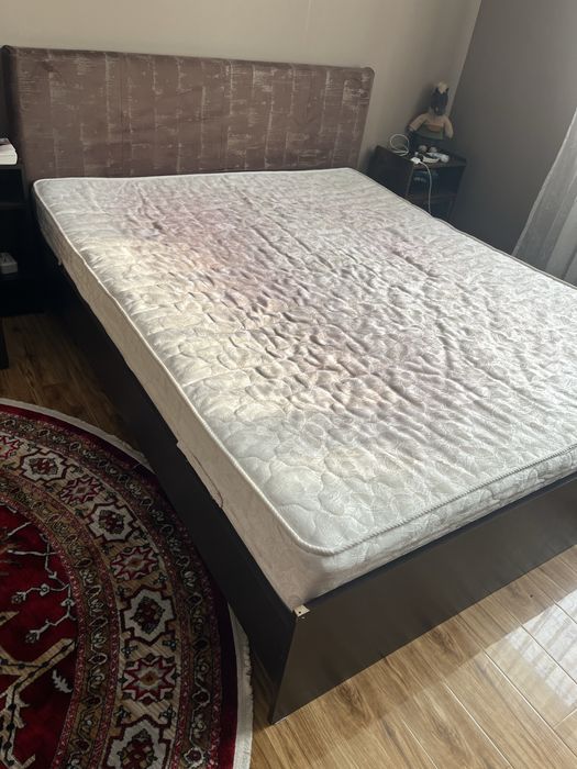 Двуспальная кровать