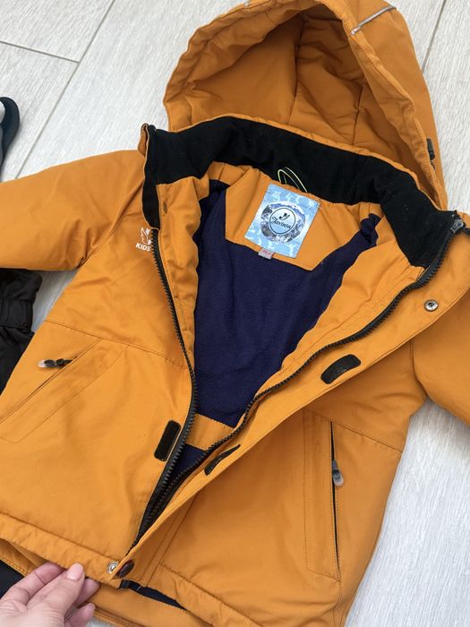 Продам детский весенний костюм