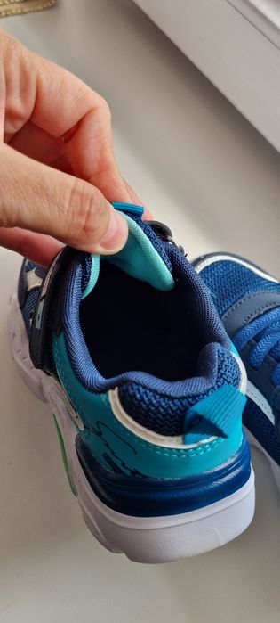 Детские кроссовки