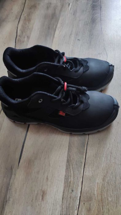 Продавам мъжки работни обувки MTS