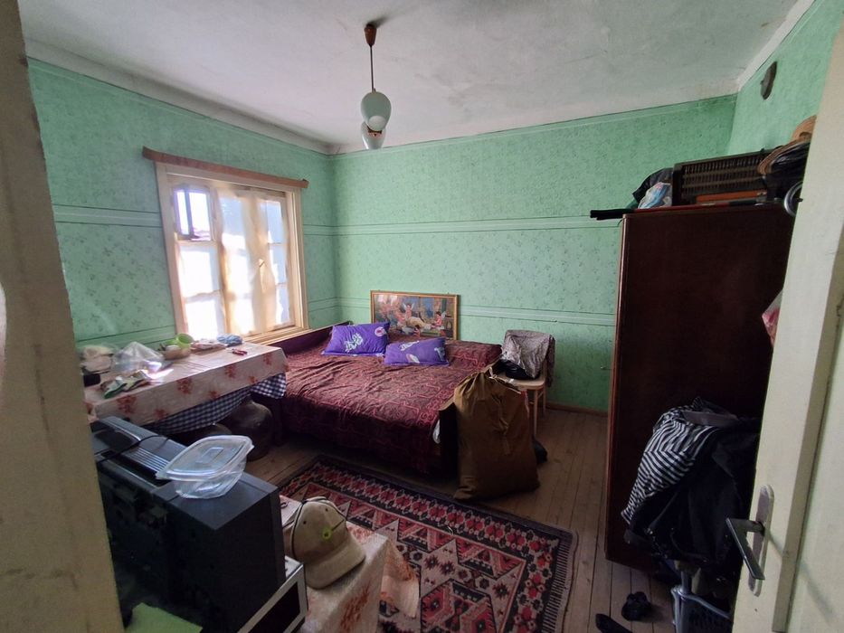 Продавам къща в с.Правище
