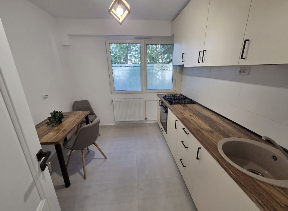 Proprietar, garsoniera Titan, 1 minut metrou, prima inchiriere