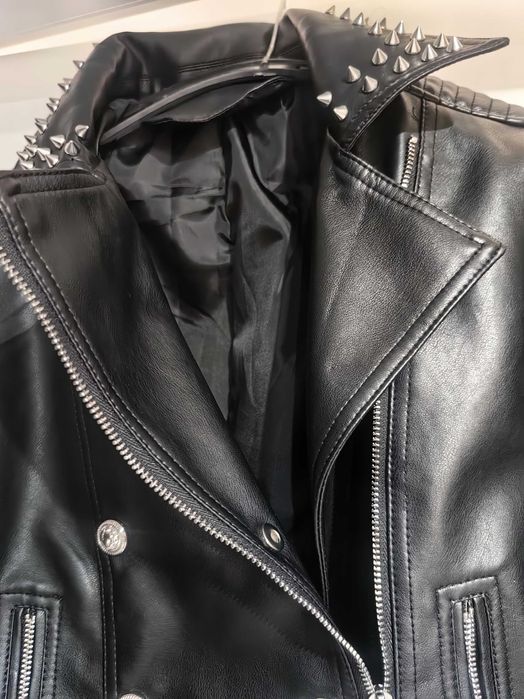 Дамско  яке с капси и ефектна яка