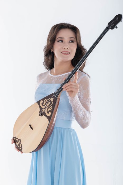 Домбыра уйрену сабағы