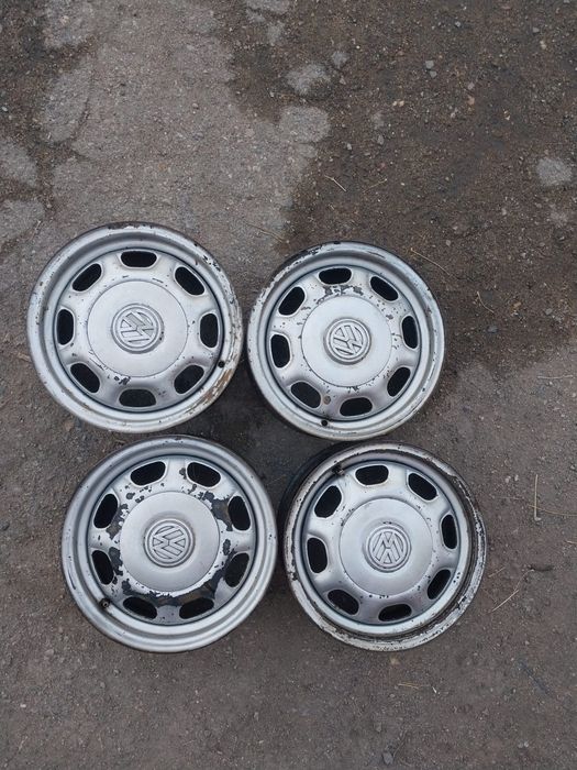 4 диска R13 железные. Пассат, Гольф 3.