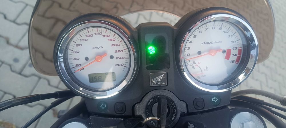 Vând motocicleta