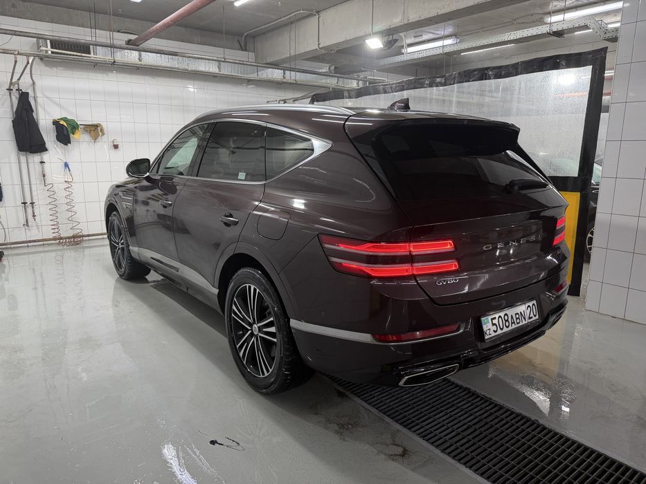 Продам Genesis GV80