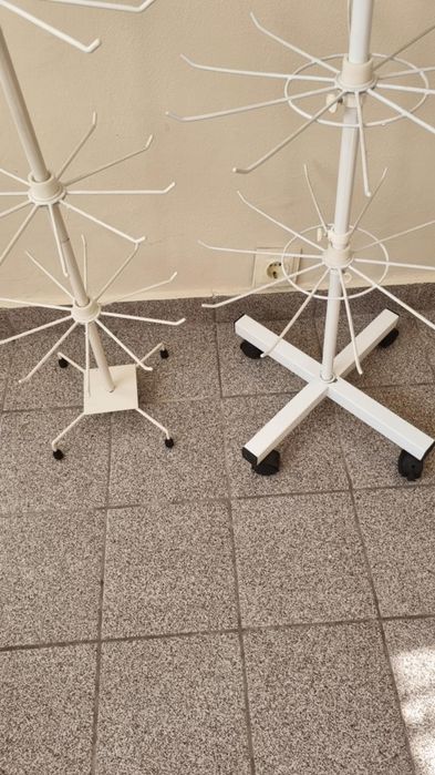 Стелаж     въртящ