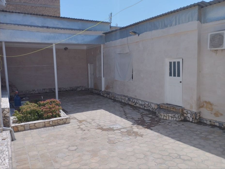 Ховли сотилади (Эски шахарда)