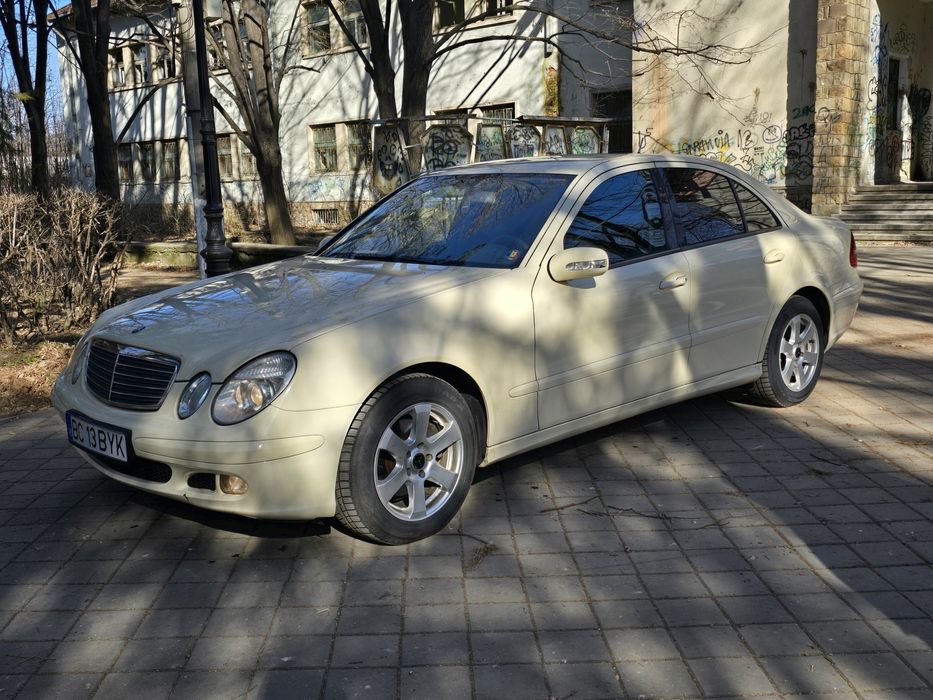 Vând Mercedes-Benz E class
