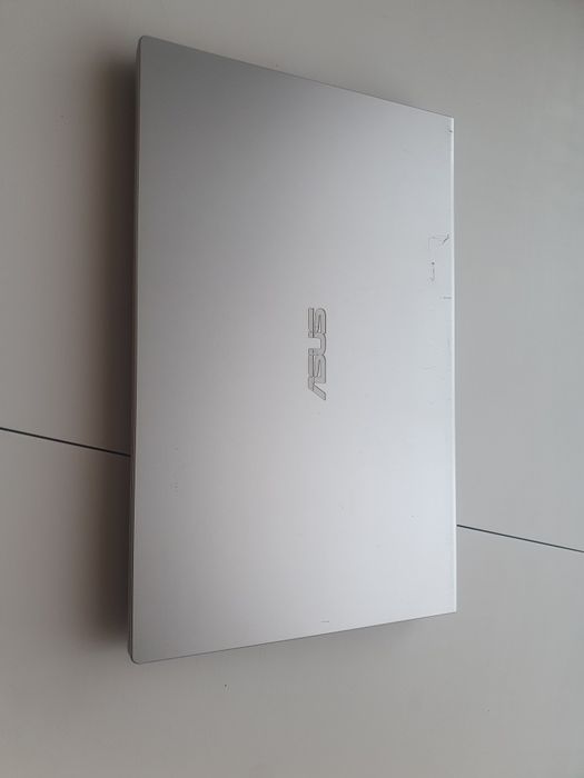 Продам ноутбук Asus 4 ядра сумка мышка