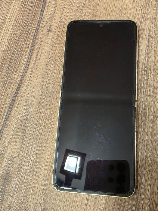 Samsung Galaxy Z flip 6 Gold