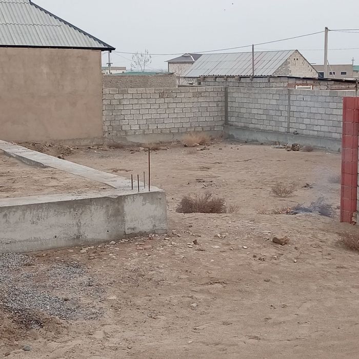 Uchastka yer fundament qurilgan
