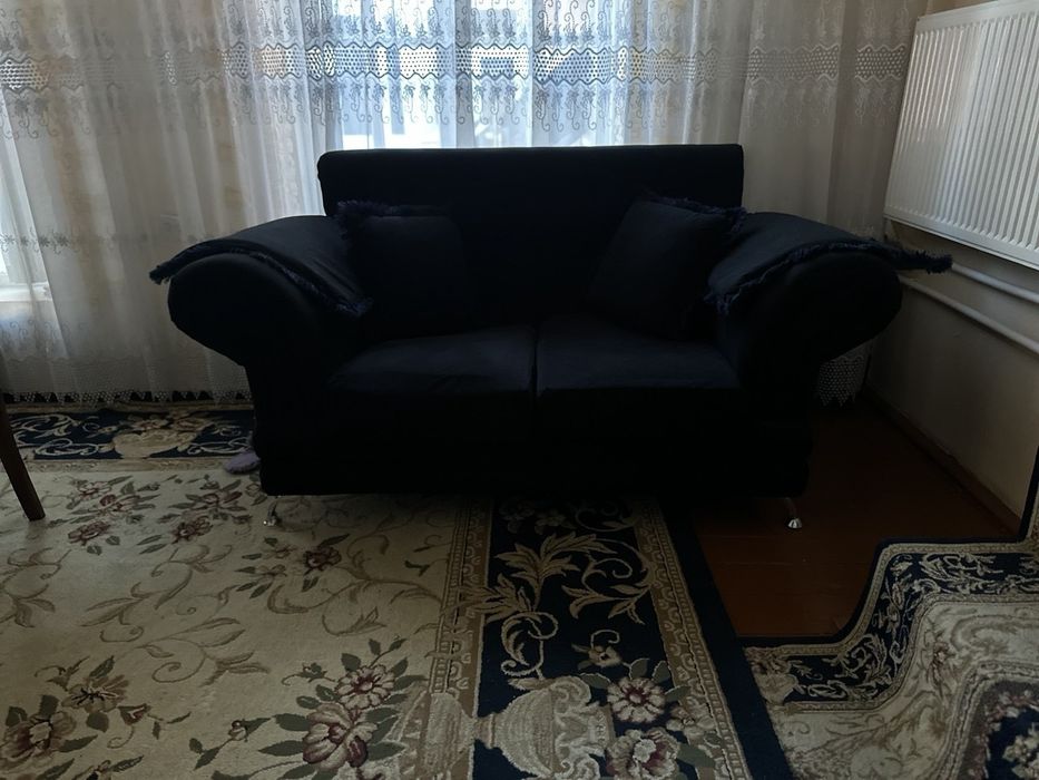 Продается мягкая мебель для гостиной. Диваны и кресла.