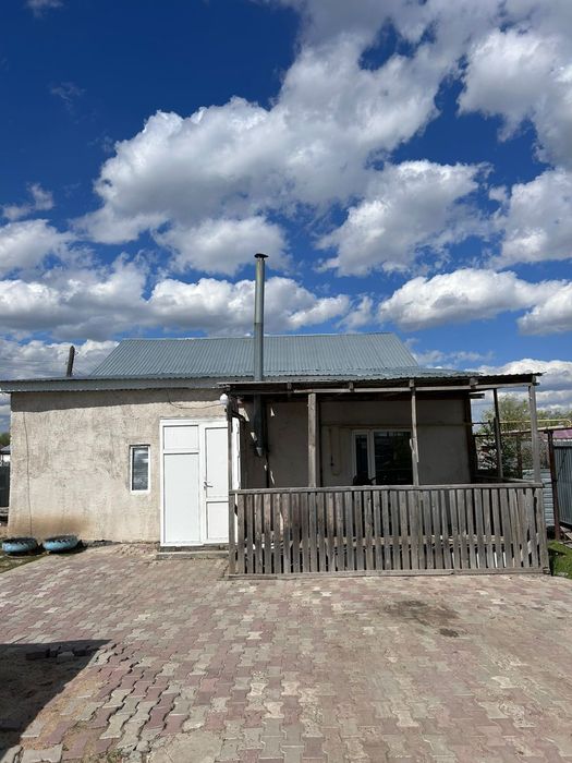 Үй сатылады. Дом продается.