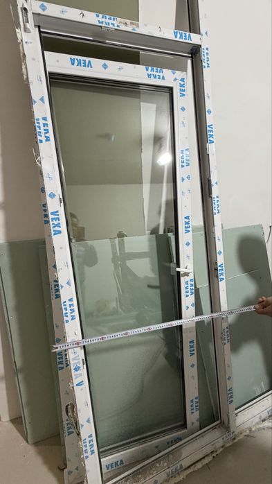 Пластиковые окна с дверью Veka