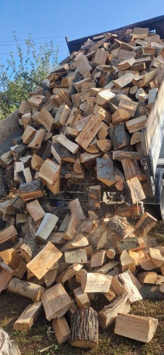 Lemne tăiate și crăpate