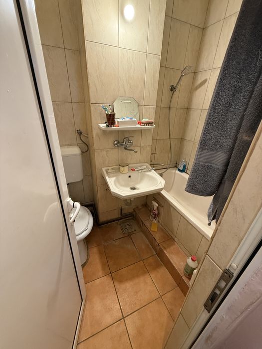 Vand Apartament / Nefinisat 4 camere + living Str Careiului Etaj 3