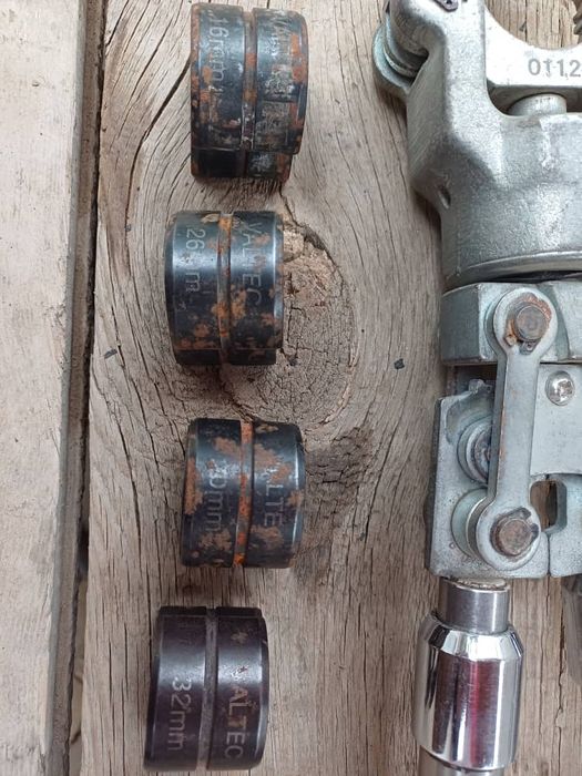 Сантехник Клещ отжима сотилади 100 $ га хеч каери бузилмаган ?