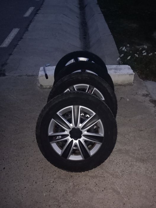 Vând cauciucuri de iarna