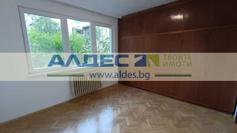 Продава се Тристаен апартамент в София, Медицинска академия - 112 кв.м за 2965 €/кв.м - Снимка #1