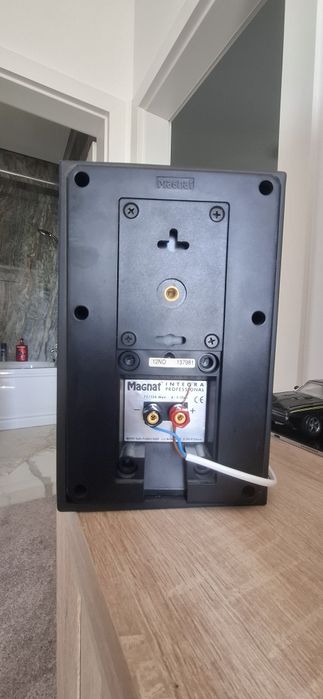 Vând mplificator 2 boxe + un tub de bass