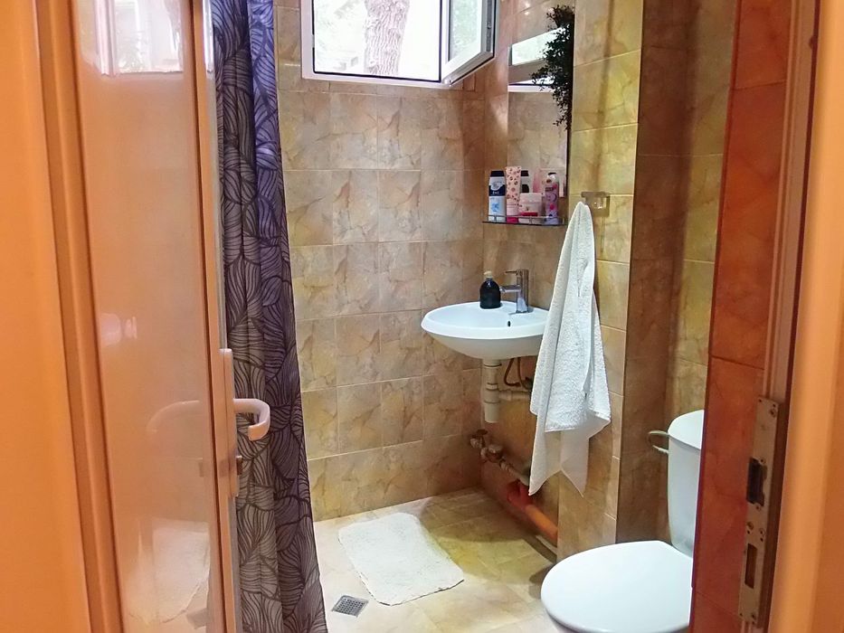 Апартаменти краткосрочно за фирми в Каршиака с безплатен паркинг