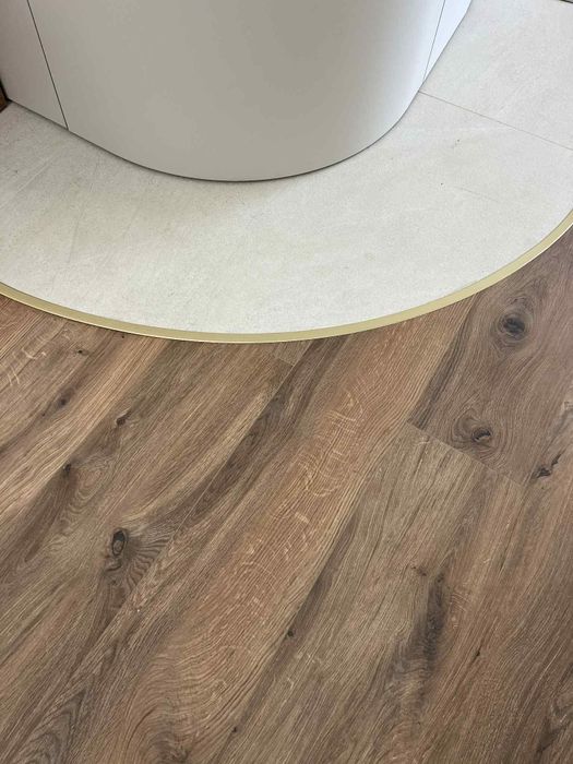 Продажба доставка и монтаж на ламиниран паркет