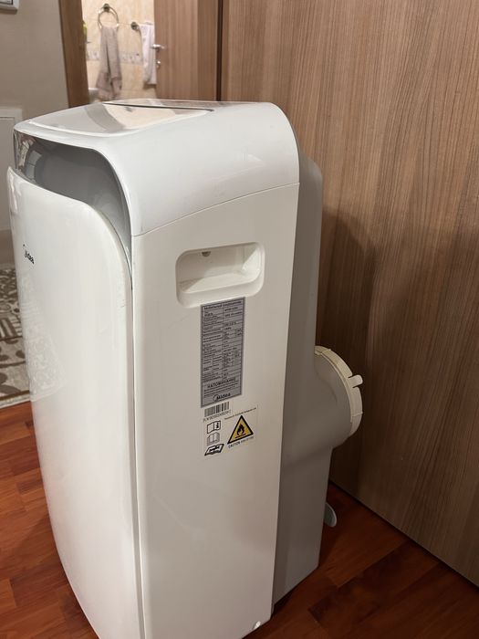 Кондиционер напольного типа Midea
