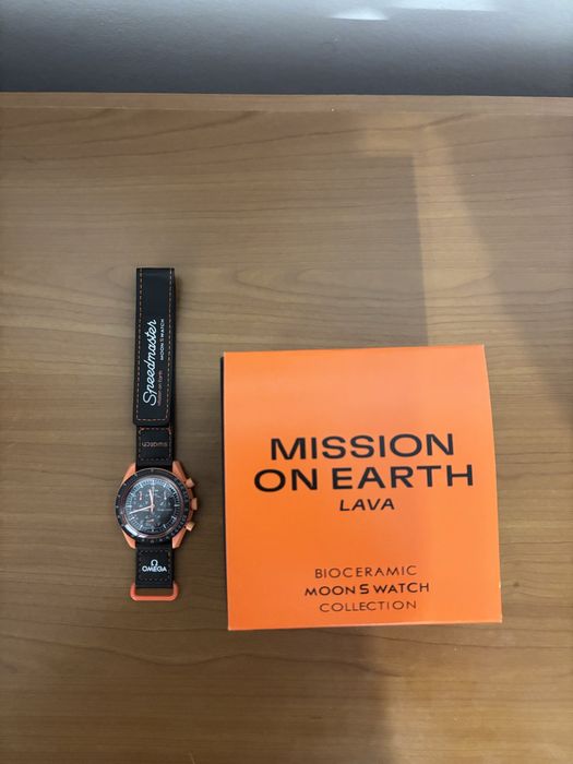 Ceas Omega X Swatch Moonswatch Mission on Earth Lava