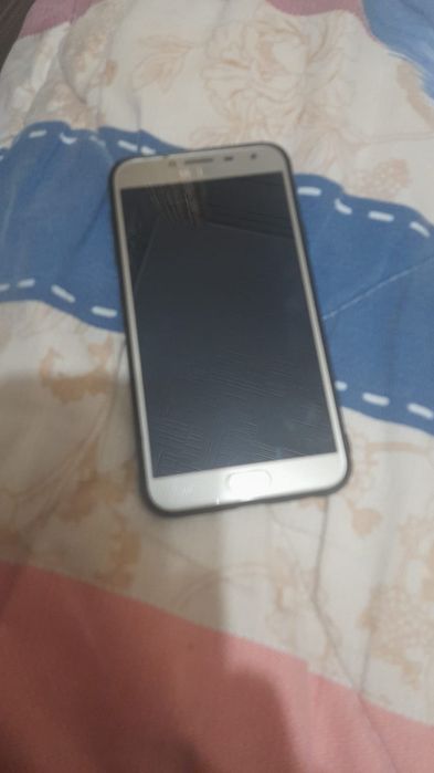 Продам Самсунг J4 10000