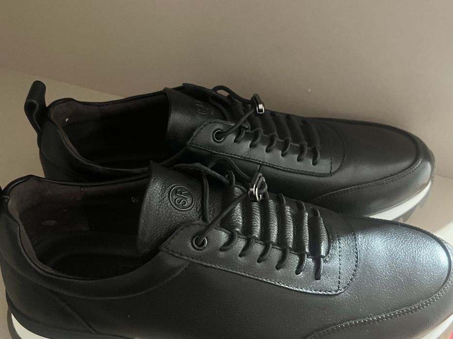 Обувь.  Кроссовки.