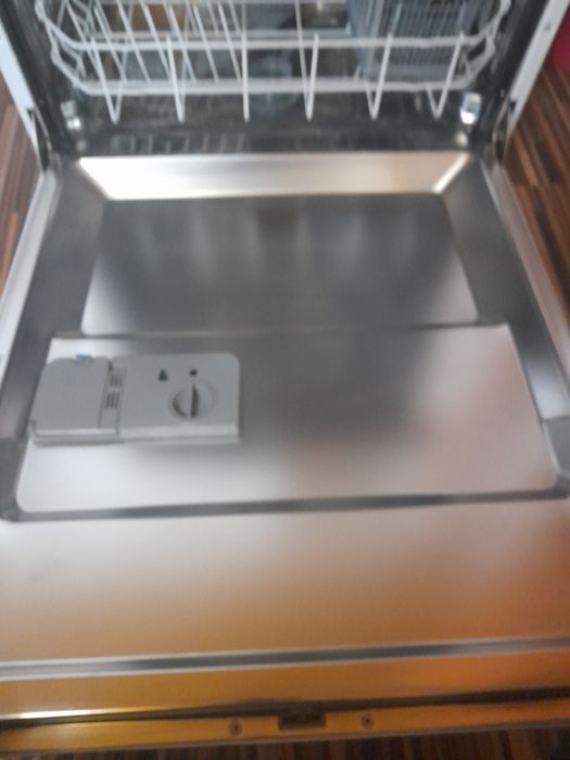 Masina de spalat vase de vânzare 300 lei.