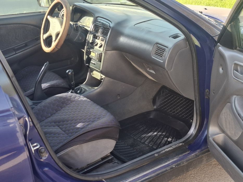 Toyota avensis 2000 1.6 продам