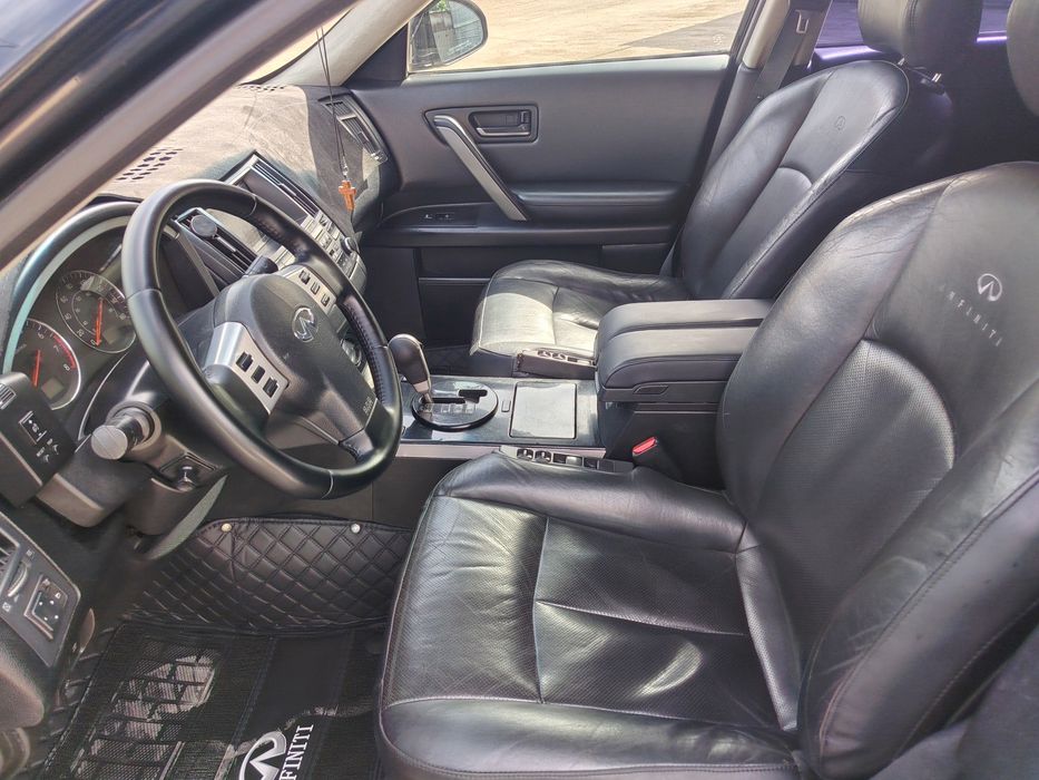 Продам автомобиль INFINITI FX35 2005 года