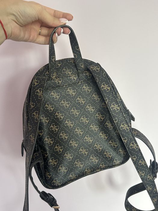 Дамска раница guess