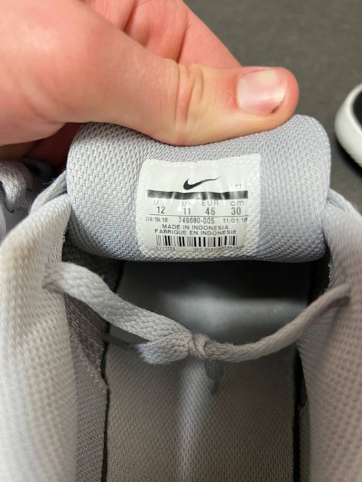 2 чифта обувки  Nike - 20 евро