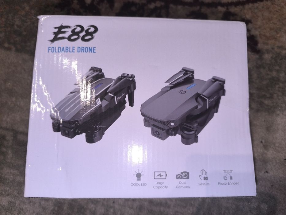 Дрон четири перки двойна камера в калъф чисто нов