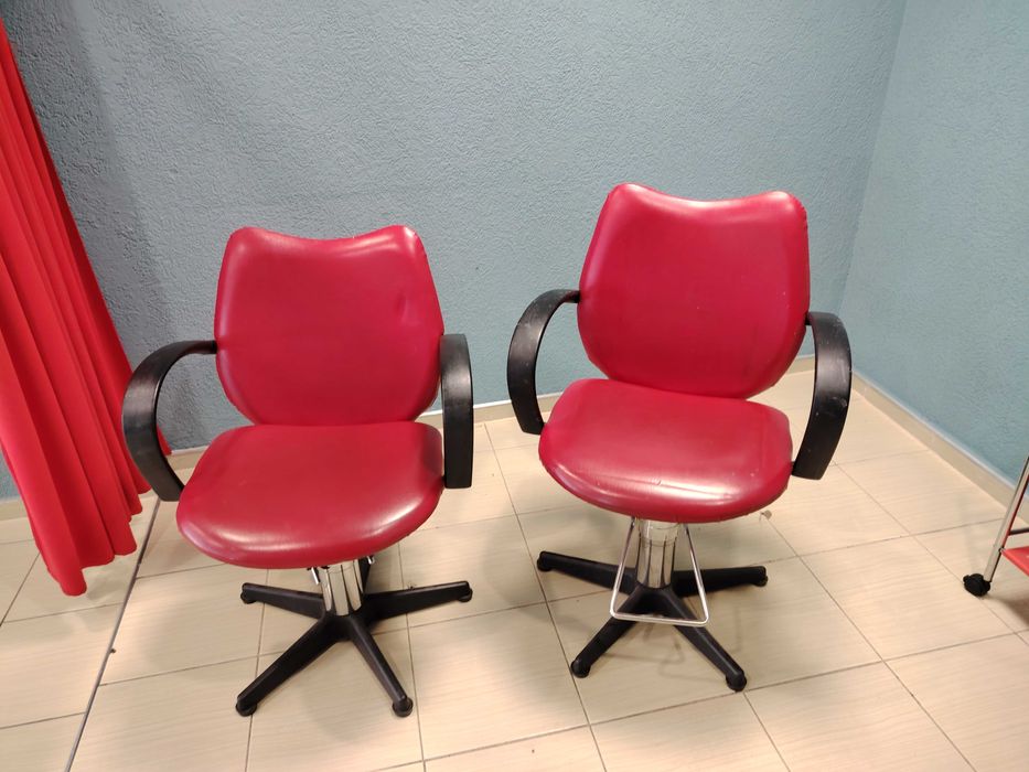 Фризьорски стол червен
