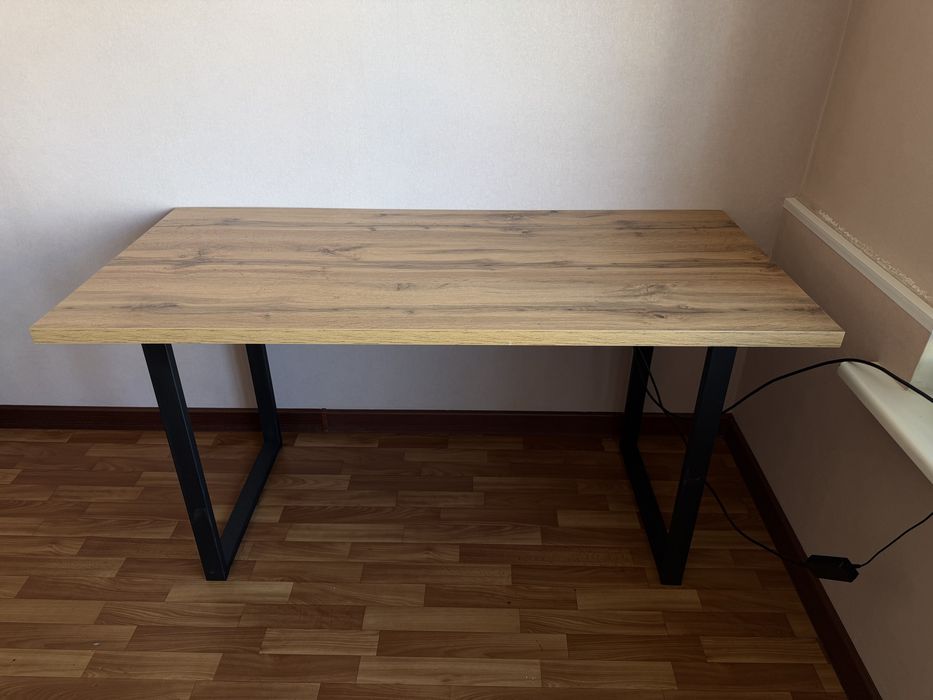 Продам стол 70*150, высота 75 см