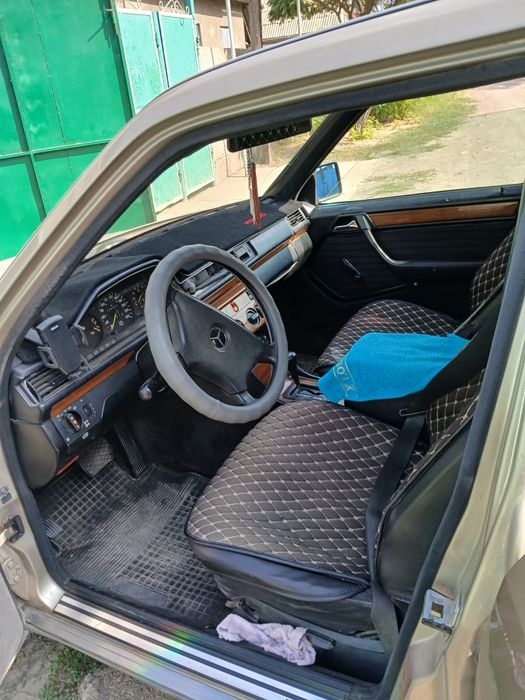 Продаю мерс хорошом состояние сел и поехол