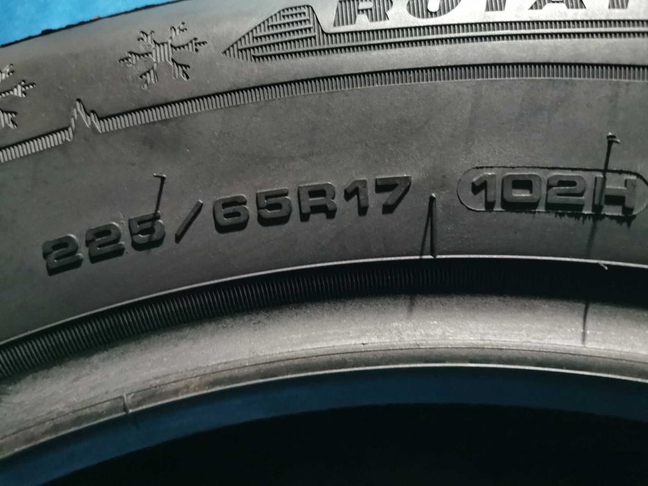 225/65/17 dunlop m+s 4 buc