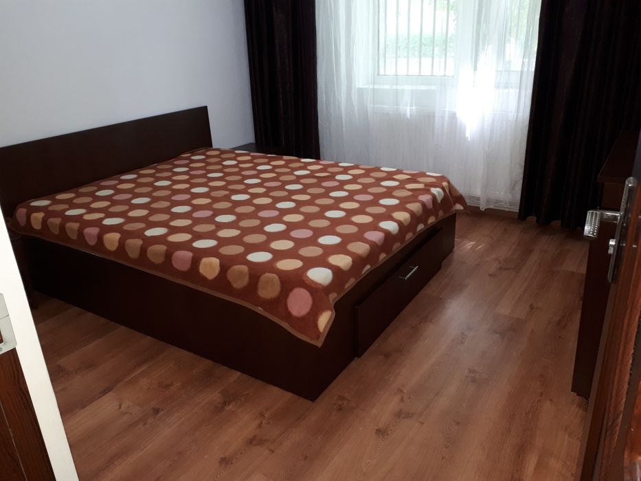Inchiriez apartament