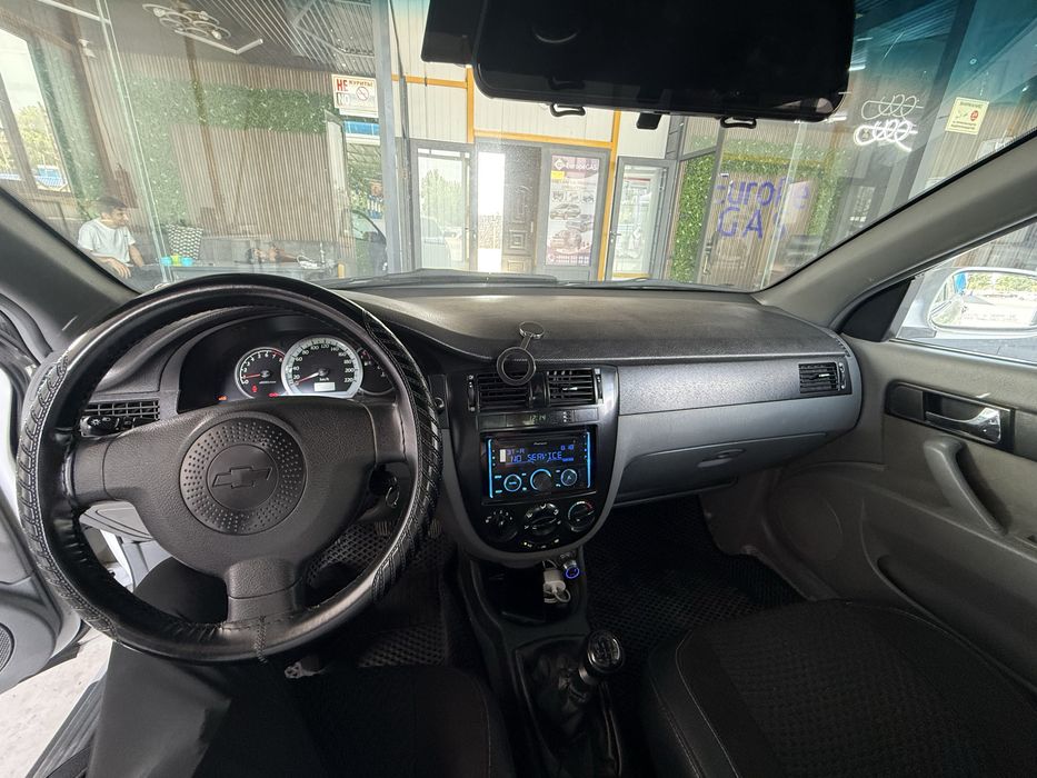 Srochna Lacetti 1.8 sotiladi